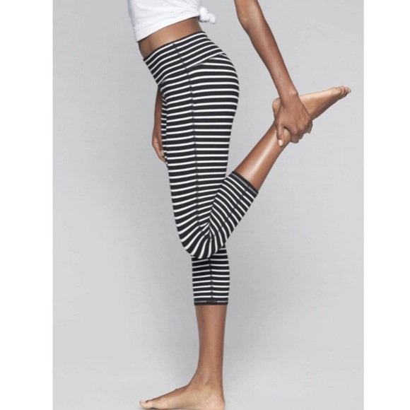 Athleta Pants - Athleta Black & White Low Rise Crop Capri Leggings S